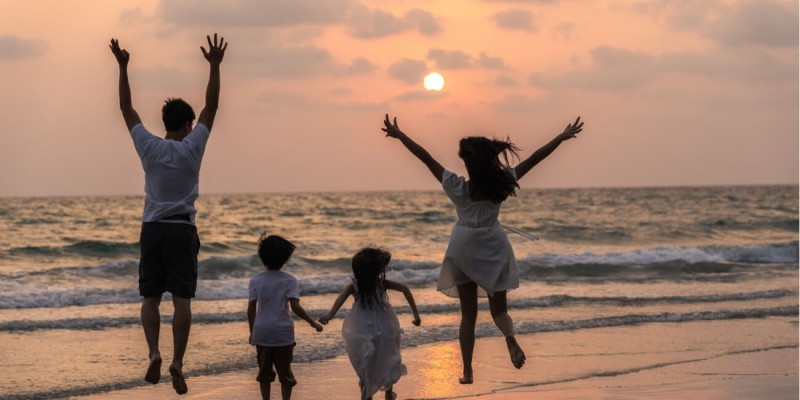 3 must-buy travel items for new parents